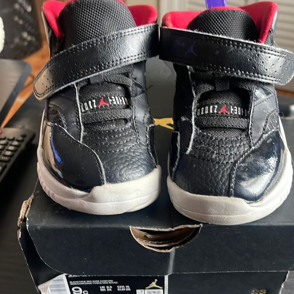Jordan’s kid sneakers great shape🔥🔥🔥😃😃😃